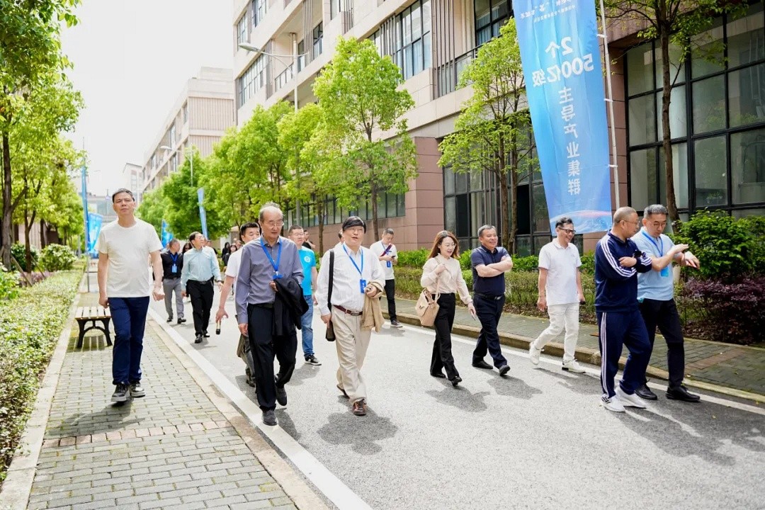 1714114366225092082.jpg 640.webp (5).jpg